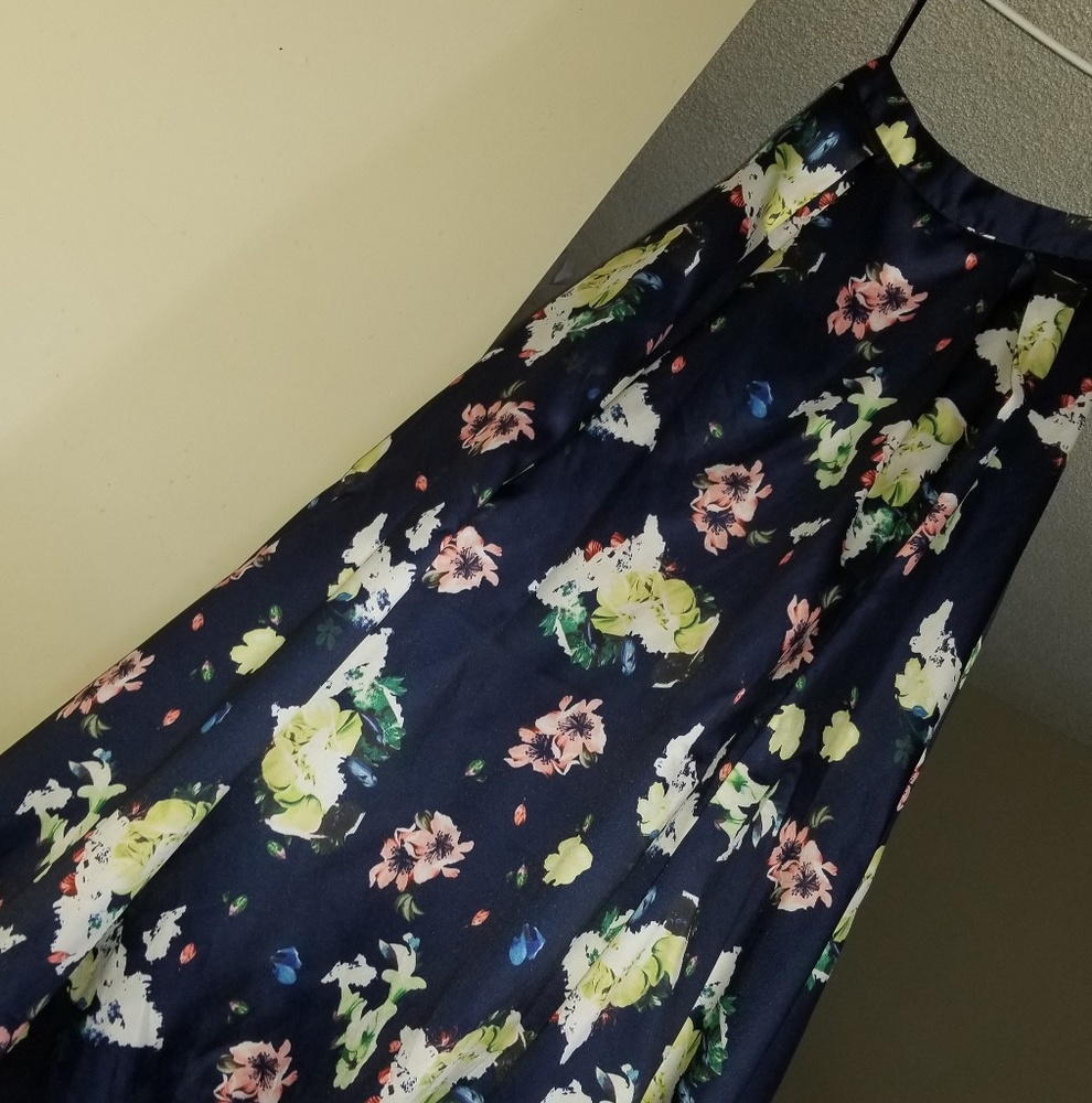 PROM DRESS - Picture 2 of 4